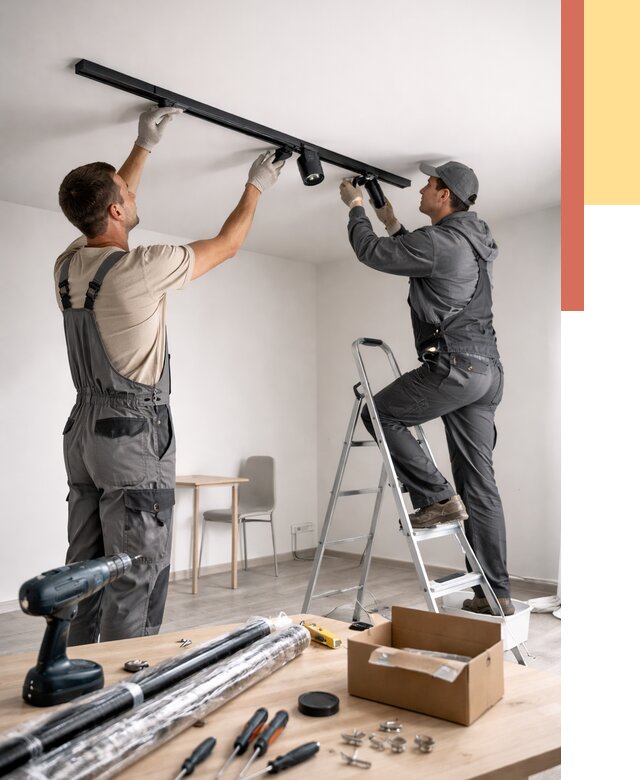 Установка трековых светильников в натяжной потолок в Острогожске от 4381 руб. | ОТДЕЛОЧНИК-Стг